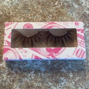 Ultra long faux lashes